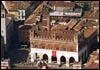 Rimozione di uno spuntone del Palazzo gotico di Piacenza